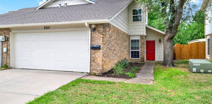 2209 & 2211 Heritage Circle, Carrollton