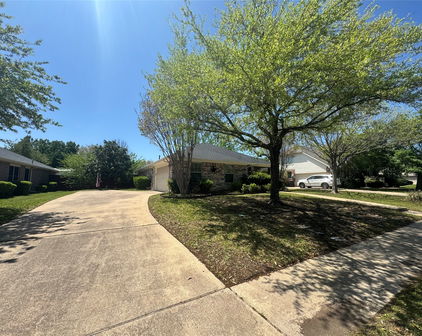 132 Yosemite Ln, Terrell