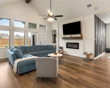 1121 Alaska Dr, Forney