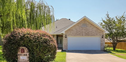 1643 Oxford Dr, Kaufman