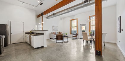 2502 Live Oak St Unit 135, Dallas