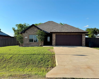 2004 Clay St, Mabank