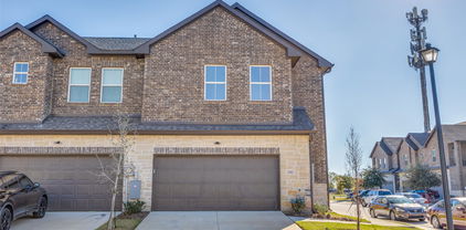 2402 Ash Ln, Sachse