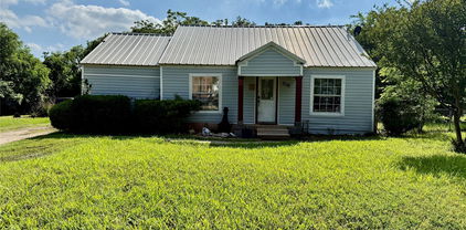 808 N Main St, Kemp