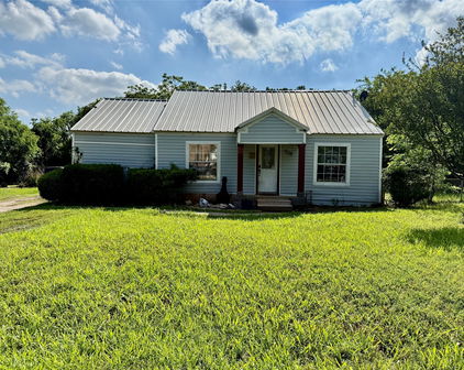808 N Main St, Kemp