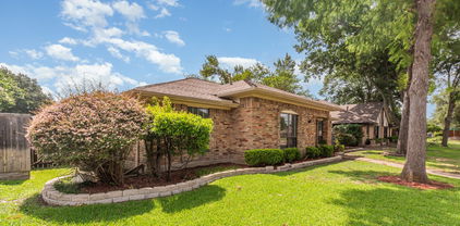 13426 Whispering Hills Dr, Dallas