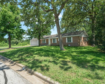 1776 Lazy U Dr, Canton