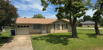 606 E Broad St, Forney