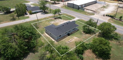 802 E Broad St, Forney
