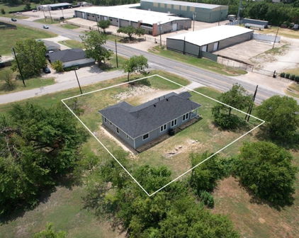 802 E Broad St, Forney