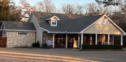 6057 Fm 2947, Quinlan