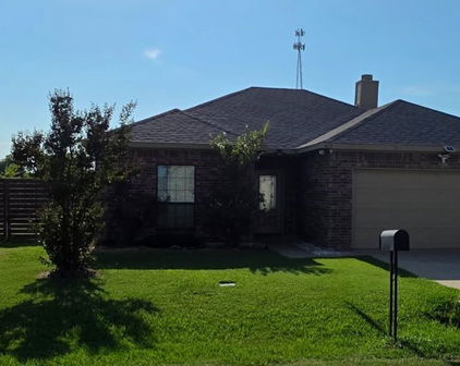 1002 Baker Ln, Mabank