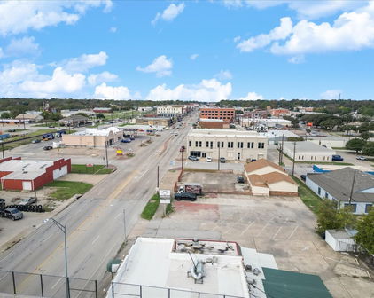 419 E Moore Ave, Terrell