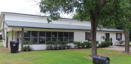 231 S 2nd St, Wills Point