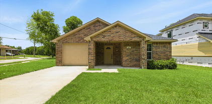 212 Mineral Wells St, Terrell
