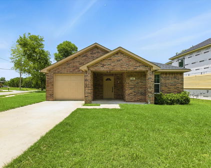 212 Mineral Wells St, Terrell