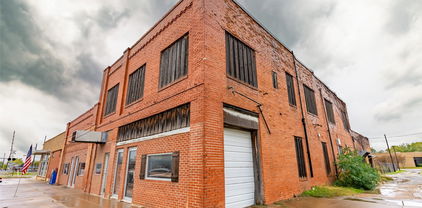 109 N 5th St, Wills Point