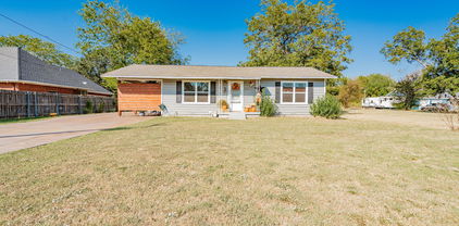 511 E Market St, Mabank