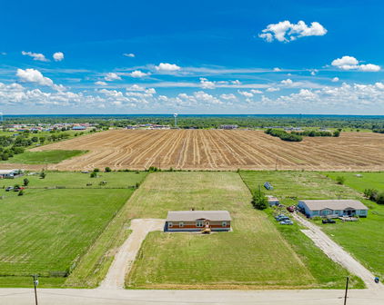 8938 Private Rd, Quinlan