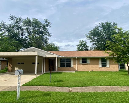 1311 Royal Dr, Kaufman