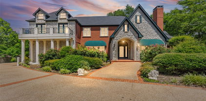 1 Creekside Dr, Greenville
