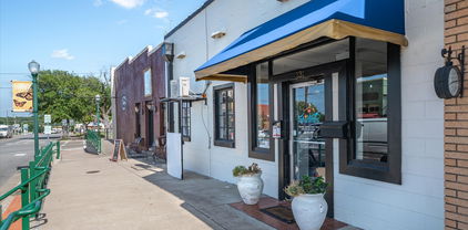 131 W Dallas St, Canton