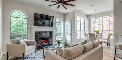4037 Azure Ln, Addison