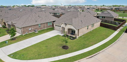 761 Lombard Ln, Forney