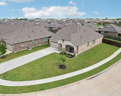 761 Lombard Ln, Forney