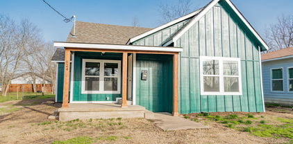 824 N Virginia St, Terrell