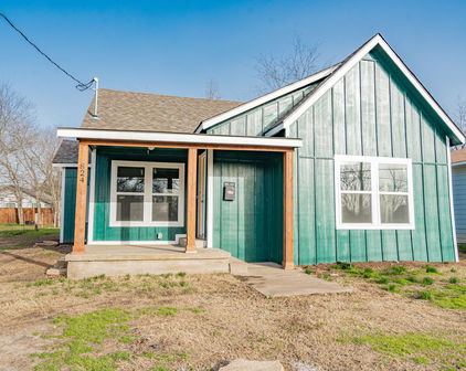 824 N Virginia St, Terrell