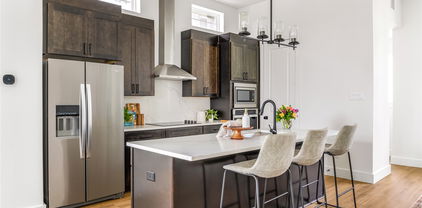 13325 Bee St Unit 301, Farmers Branch