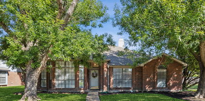 226 E Ridgegate Dr, Garland