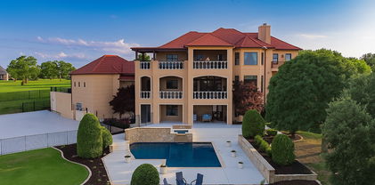 323 Kings Ct, Forney