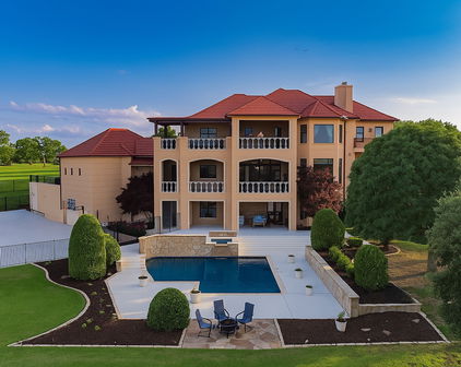 323 Kings Ct, Forney