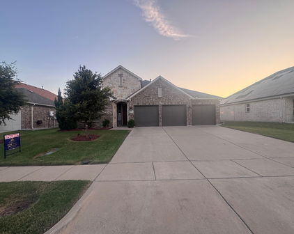 808 Lemmon Ln, Forney