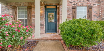 310 Red Oak, Forney