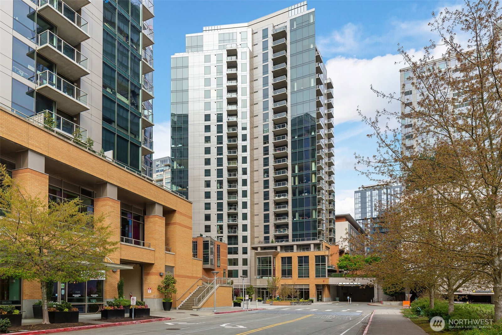 Meiruu 10650 NE 9th Place Unit #522, Bellevue | MLS# 2359421 | Skyline