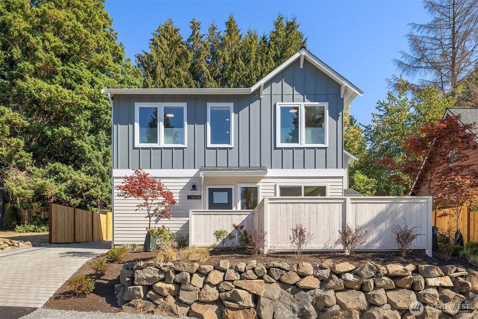 りょうや Leona Qualey - Real Estate Broker | Skyline Properties, Inc